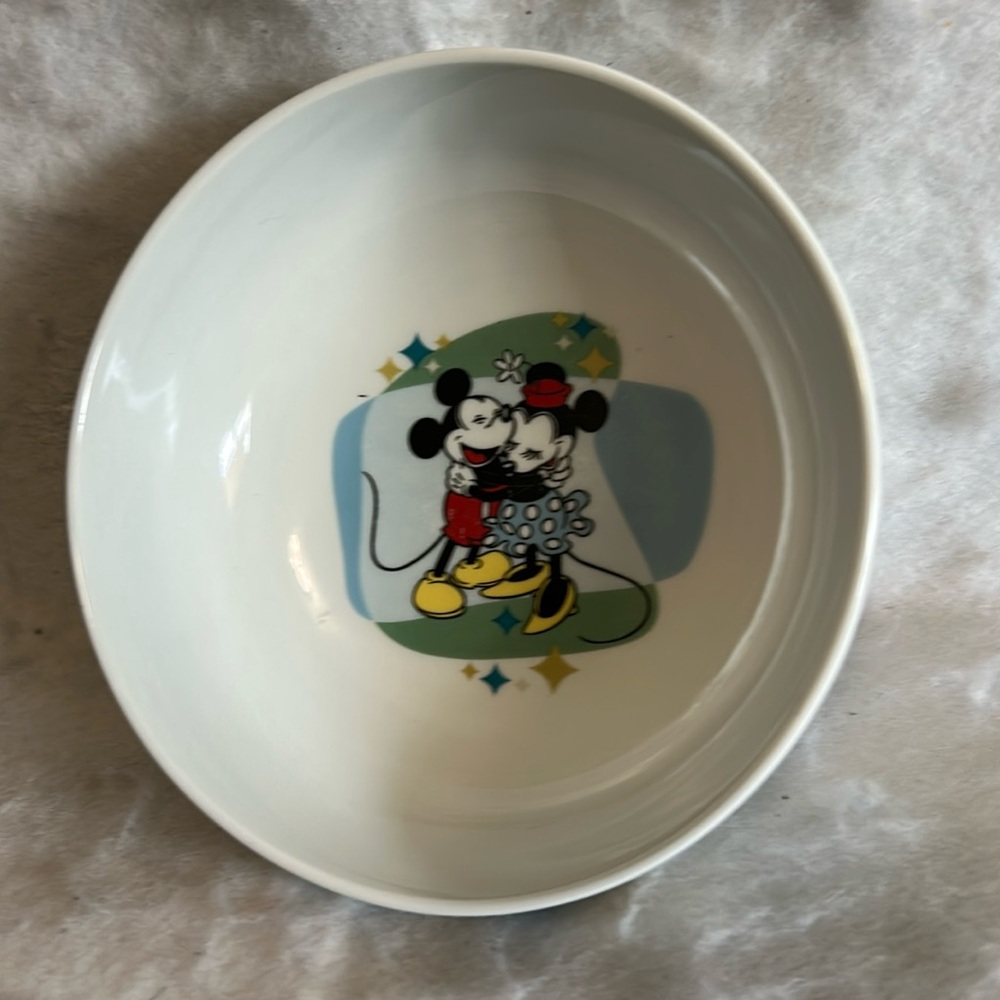 Vintage Gibson Disney Mickey & Minnie, Mickey & Pluto Ceramic Cereal Soup Bowls - Picture 3 of 11